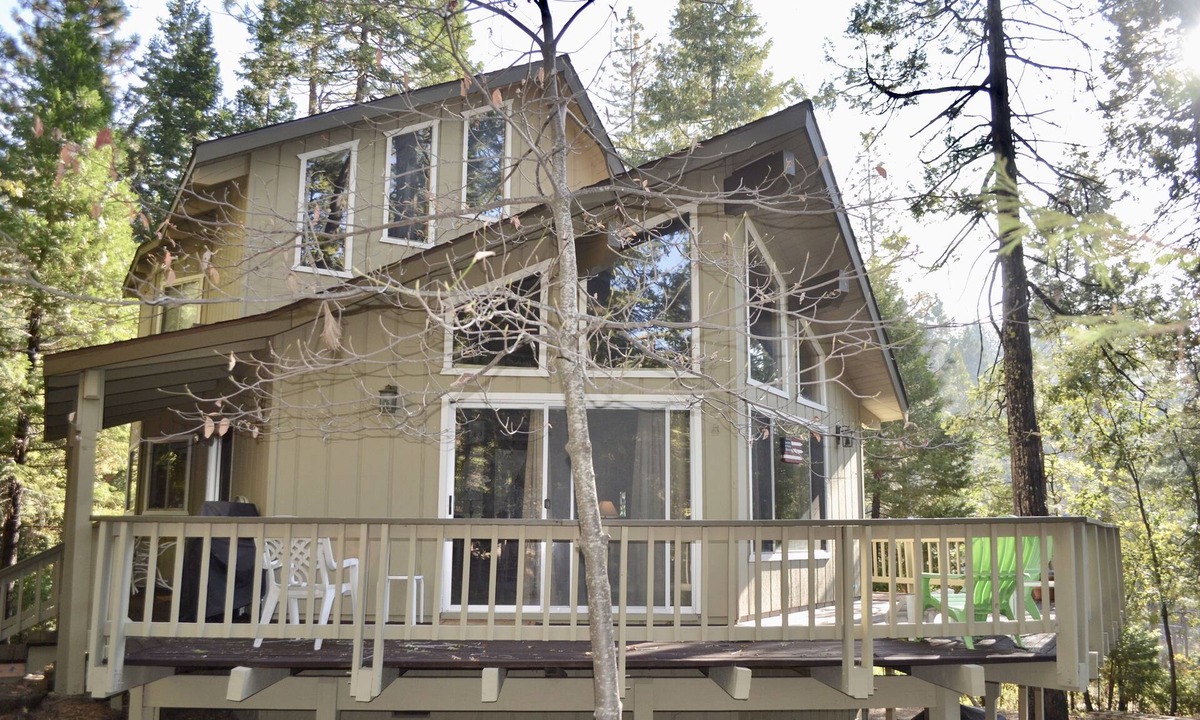 Arnold Cabin | Check-in 9a/check-out 8p if avail& WALK to pool/pond! Summer Saturdays=4 nt min