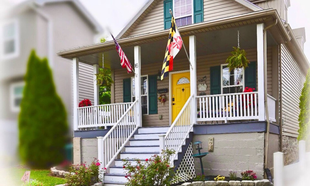Williamsport Cottage | Check out our rental discounts! 3bd-2bath, sleeps 6, 1st floor master & bath