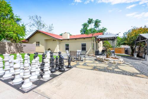 Elgin House | Checkmate and Chill-Inn