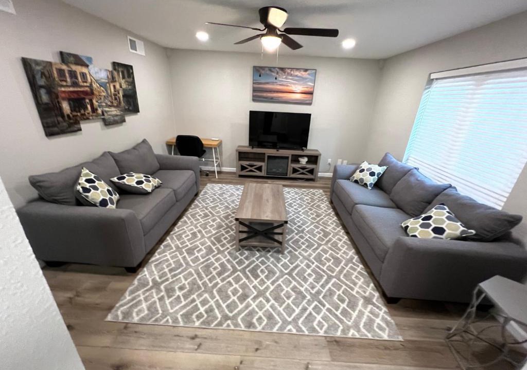 Spring Branch Central House | Cheerful 2 bedroom home 20 minutes from downtown