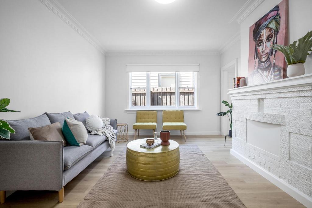 Moonee Ponds Apartment | Cheerful 2-Bedroom Home in Moonee Ponds
