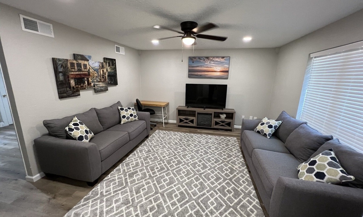 Spring Branch Central House | Cheerful 2 bedroom home 20 minutes from downtown