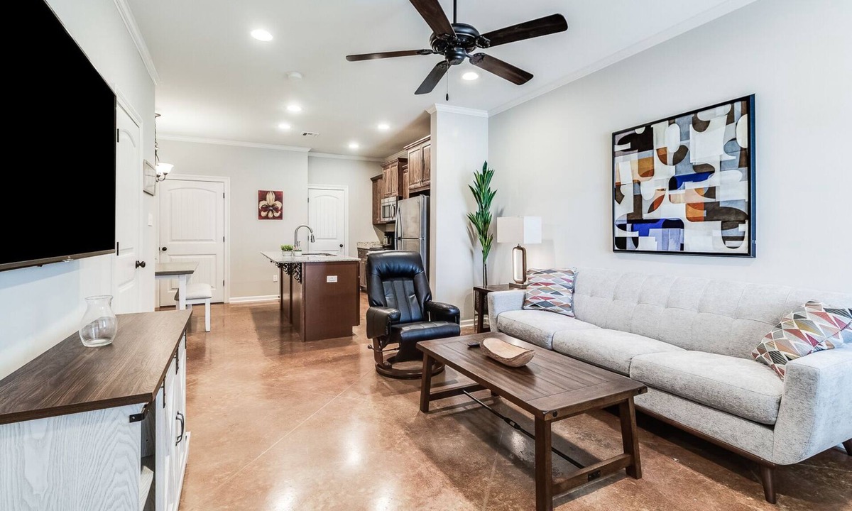 Lafayette House | Cheerful 2 BR Townhouse. Gated. Extended stay DISCOUNTS