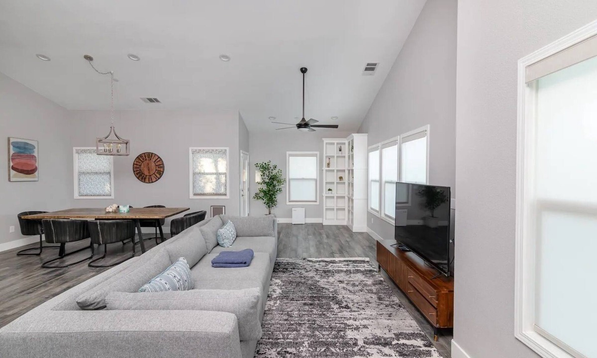 Citrus Heights House | Cheerful 3 bed rooms with pool