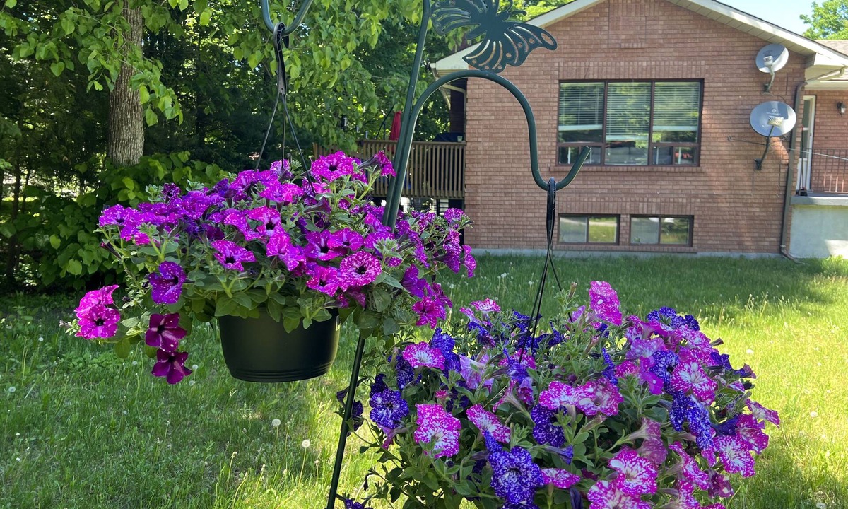 Lafontaine Cottage | Cheerful 3-bedroom Cottage with indoor fireplace