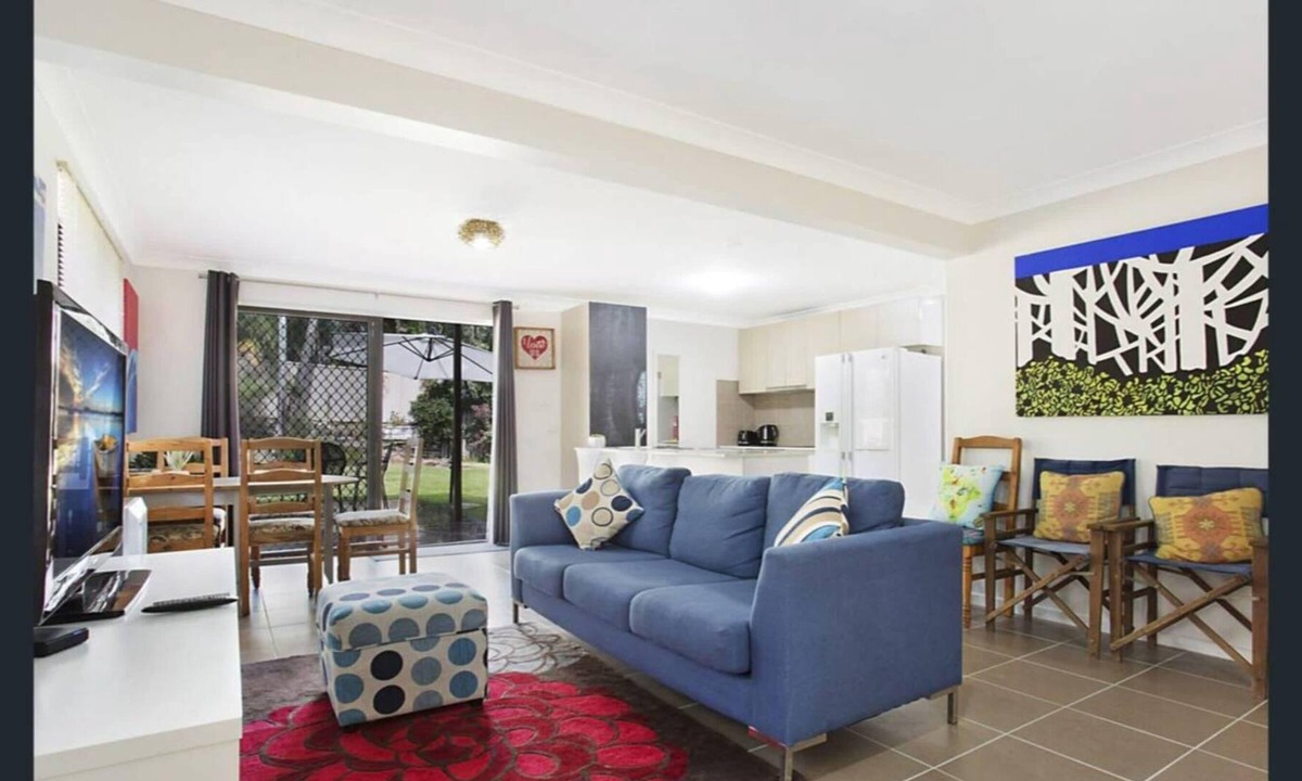 Ashmore House | Cheerful 3 Bedroom Home in Ashmore