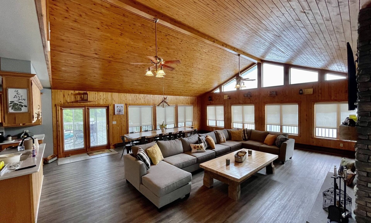 Town of Fowler House | Cheerful 3-Bedroom Lake House