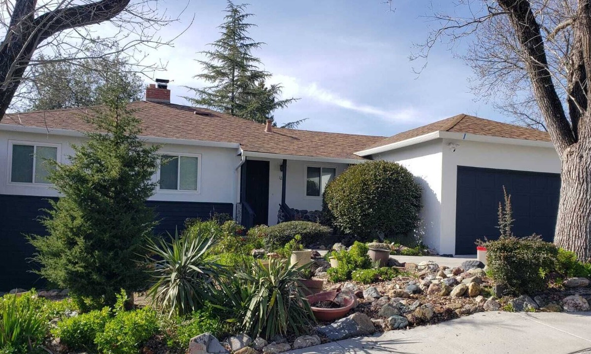 Lafayette House | Cheerful 3 Bedroom with Outdoor Deck!