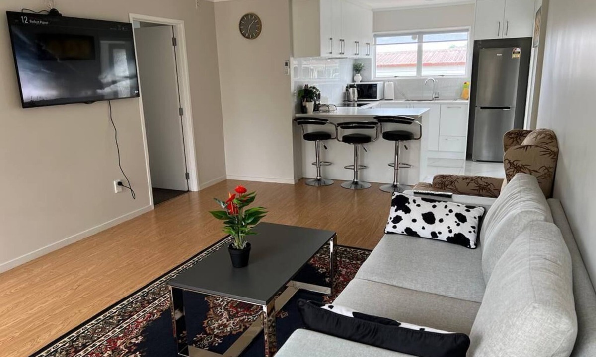 Goodwood Heights House | Cheerful 3 bedroom with free parking