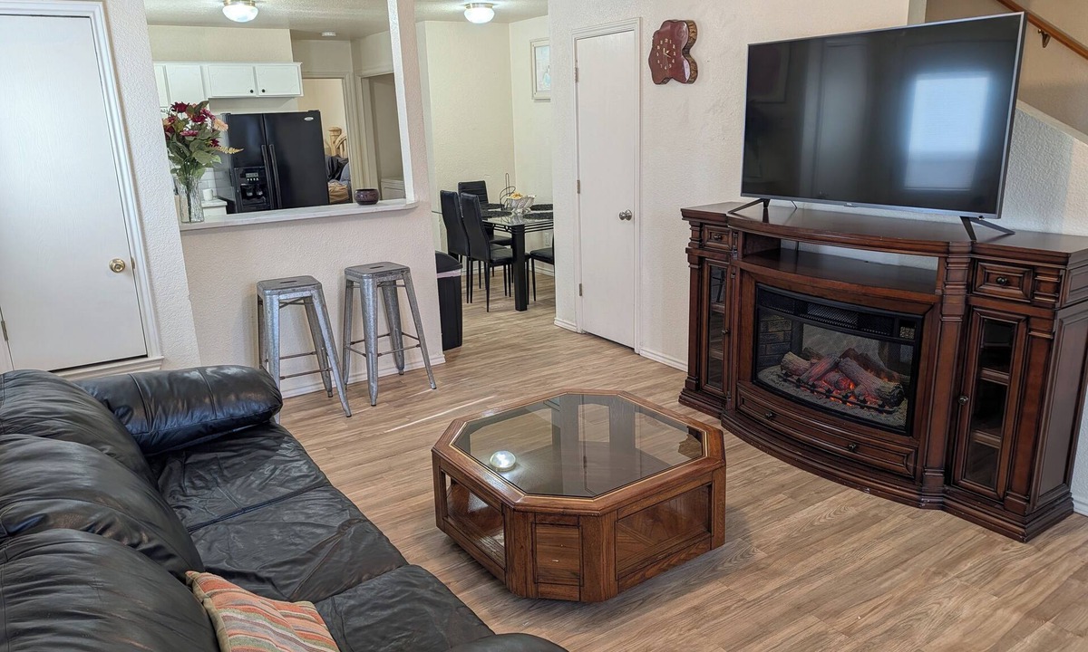 Killeen House | Cheerful 3-bedroom with fenced backyard.