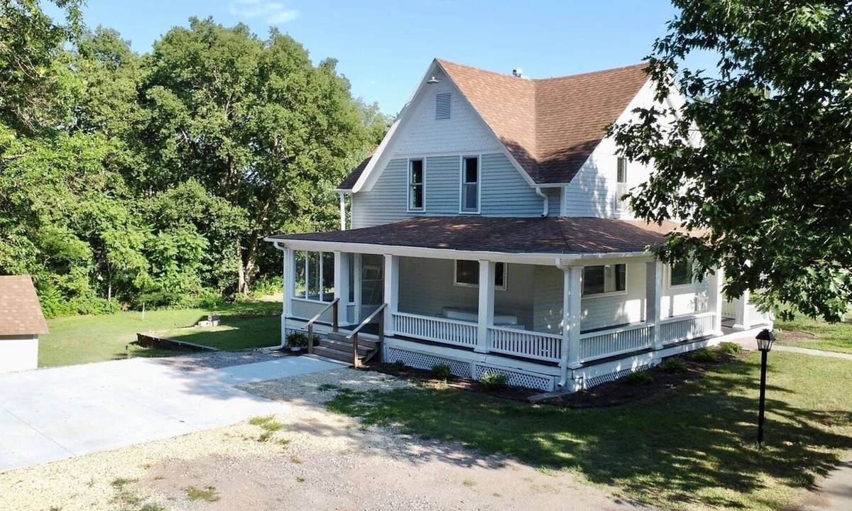 Mankato House | Cheerful 4 bedroom/2.5 bathroom home