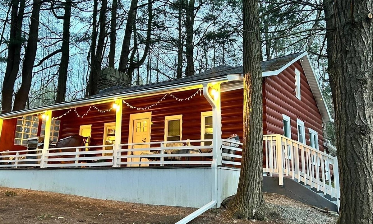 Vestal Cabin | Cheerful 4 rooms Cabin with 2 bath near BU