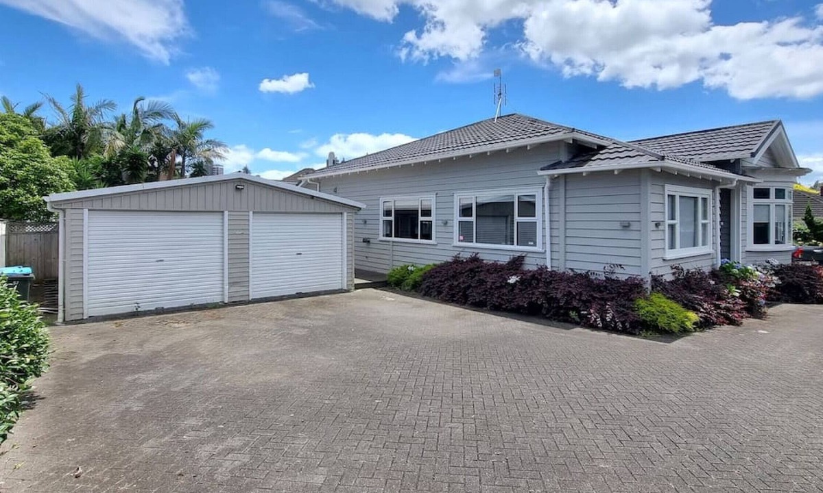 Remuera House | Cheerful 5 - Bedroom Home with Free Parking