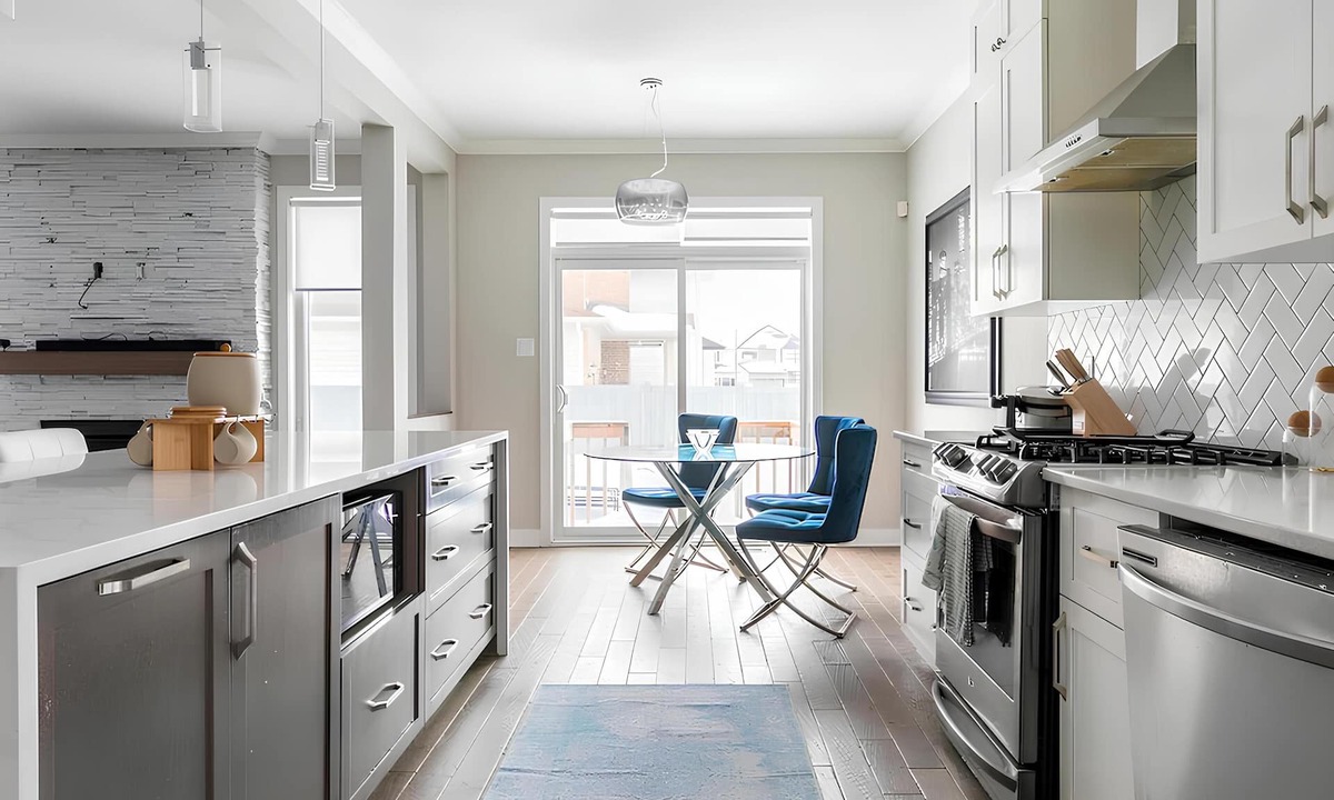 Ottawa Division House | Cheerful and Modern