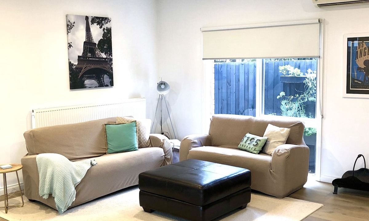 Beaumaris House | Cheerful Beachside home with a pool!