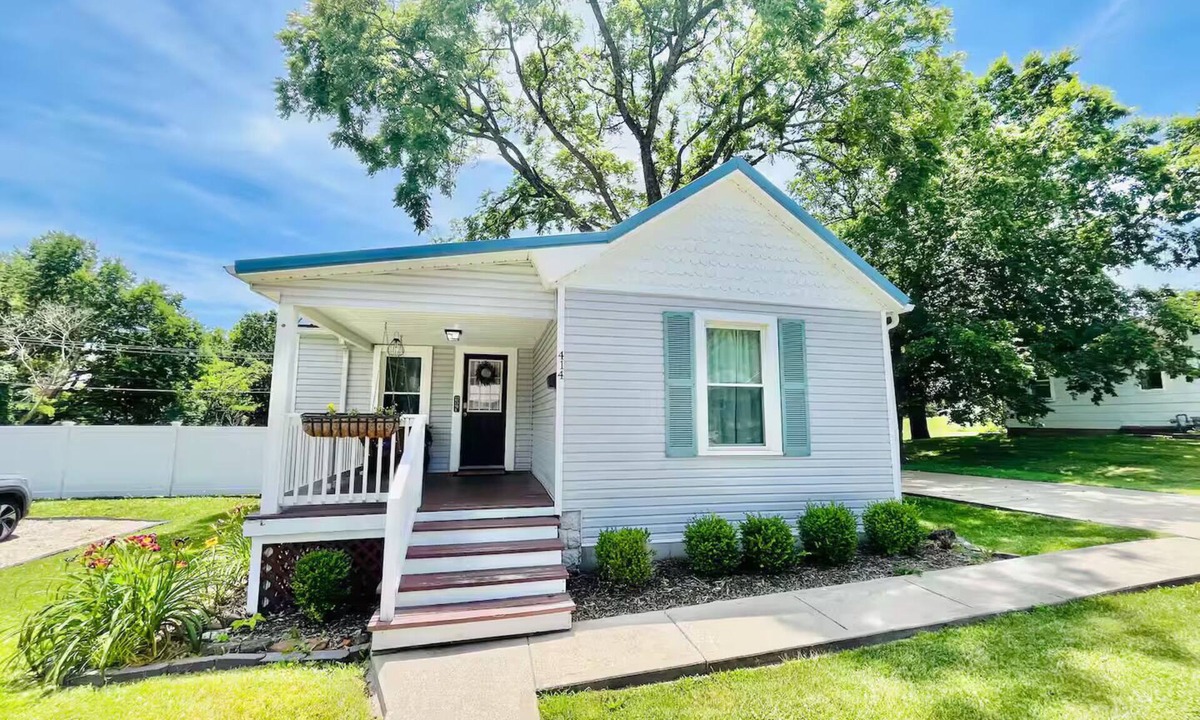 Warrensburg House | Cheerful Blue-Roof Bungalow