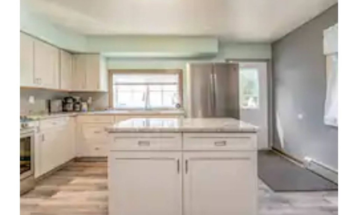 Geneva House | Cheerful centrally located 6-bedroom home