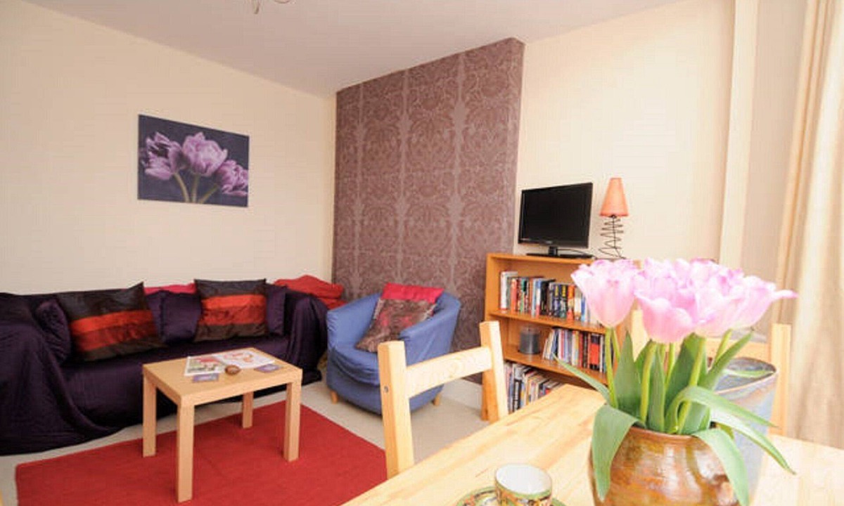 Frognal and Fitzjohns Apartment | Cheerful Flat in Great Location