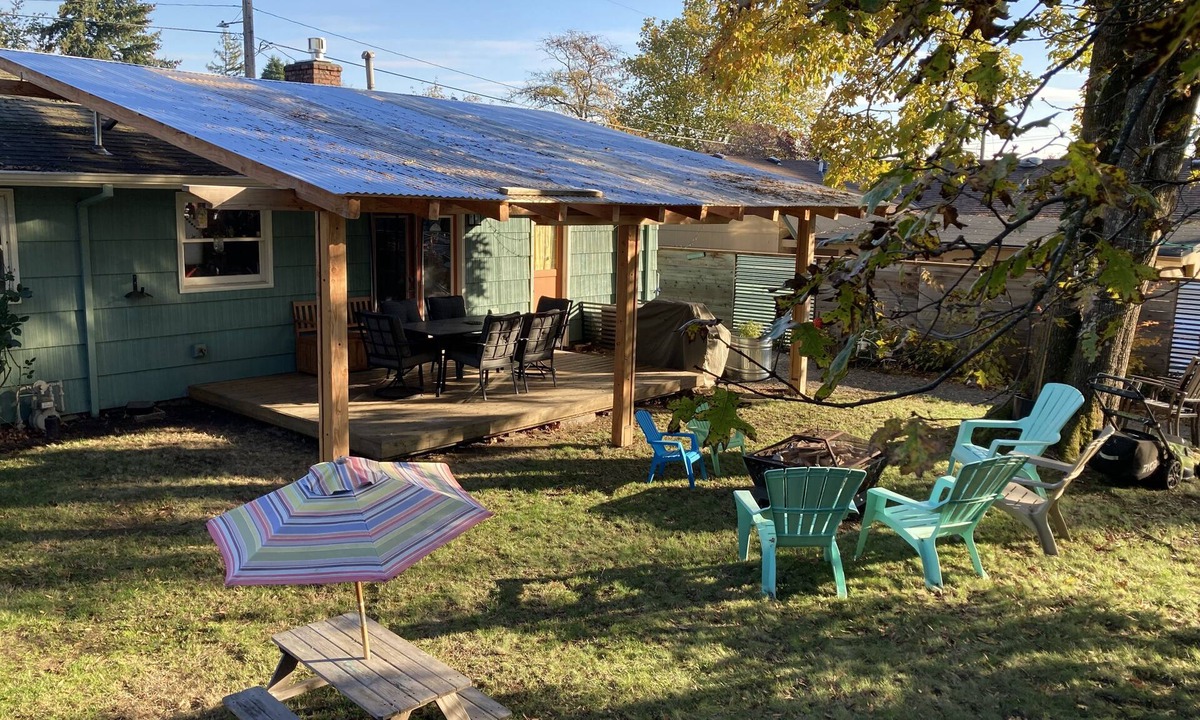 Brentwood-Darlington House | Cheerful House with awesome yard!