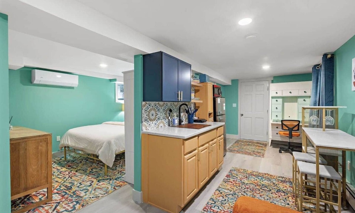 Hackensack River Waterfront Apartment | Cheerful Rainbow Suite Near NYC