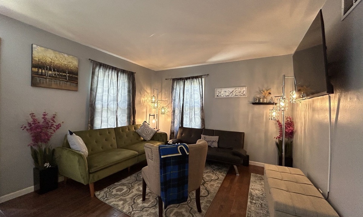 Overland House | Cheerful residential house with all yours needs.