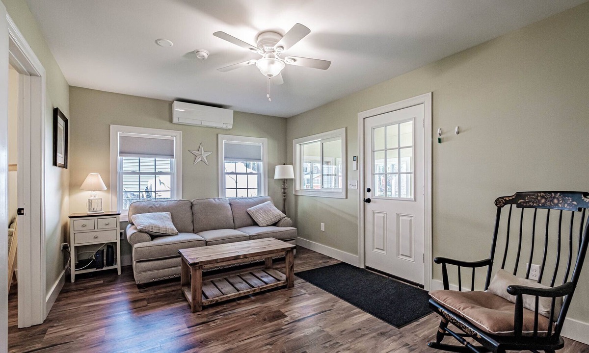 Sebago Cottage | Cheerful Single Level Home w/Shared Beach on Sebago Lake!