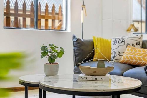 Lewisham Apartment | Cheerful Two Bedroom house