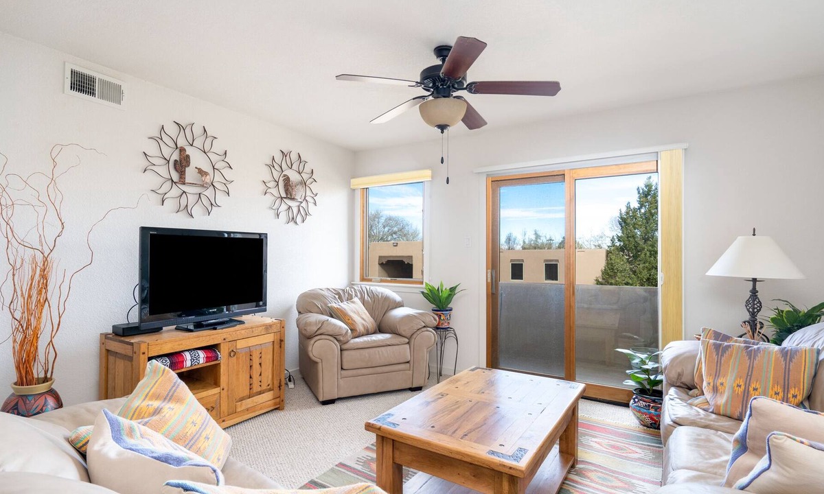 Santa Fe Condo | Cheery condo w. community pool, minutes to Santa Fe Plaza