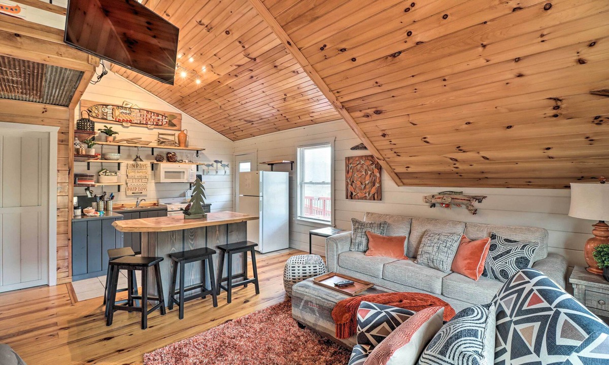 Mountain View Apartment | Cheery Pet-Friendly Studio w/Shared Fire Pit