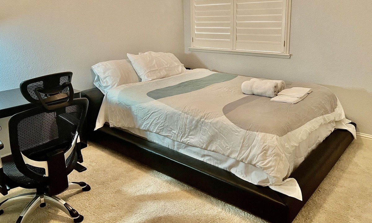 Rocklin House | Cheery room and big TV