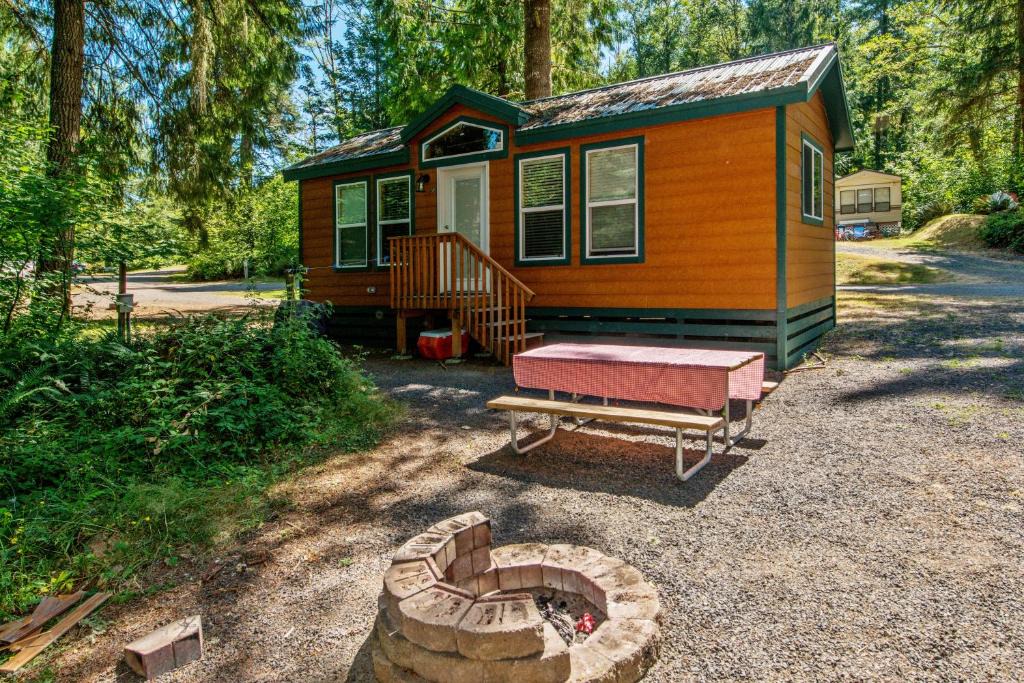 Chehalis Resort | Chehalis Camping Resort Cottage 1