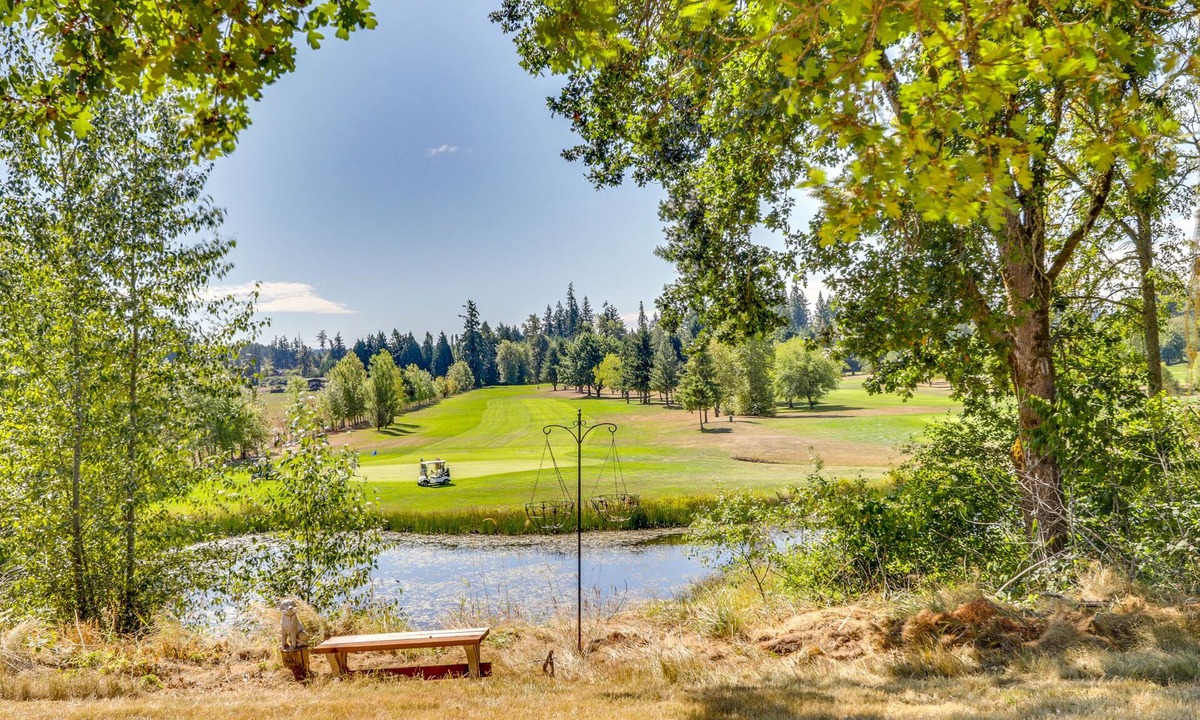 Centralia - Chehalis House | Chehalis Getaway w/Golf Course View + Fire Pit!