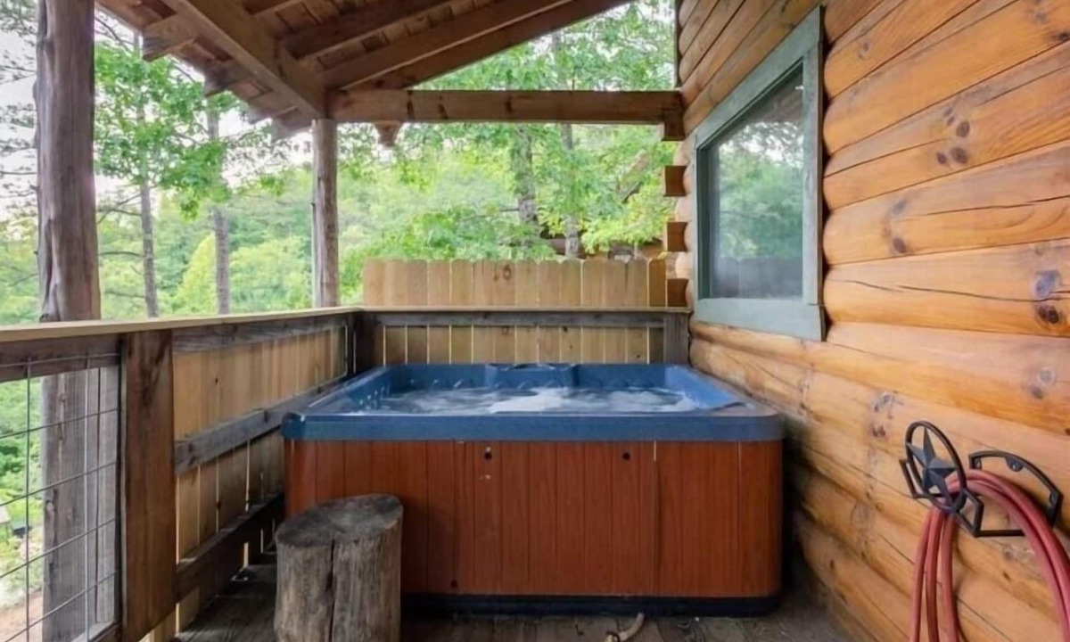 Townsend Cabin | Chelle's Sanctuary (2-Bedroom Cabin) with Mountain view - Pets Allowed by RedAwning