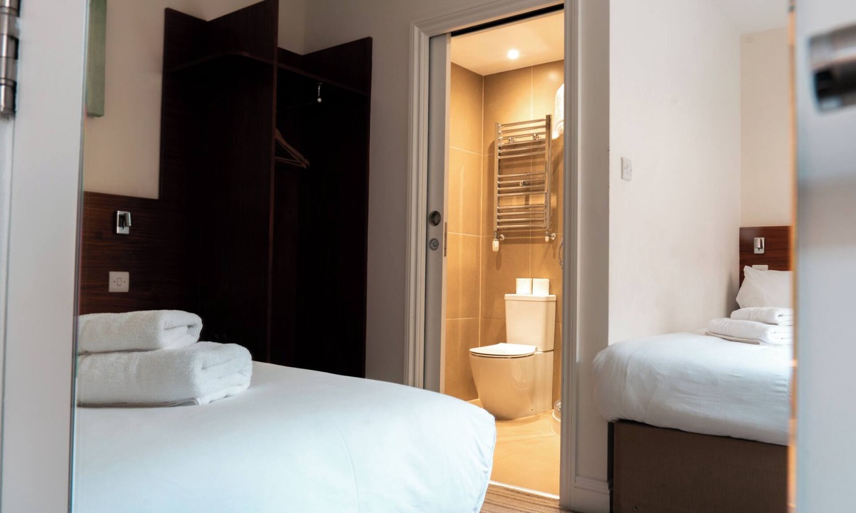 Larkhall House | Chelsea Guest House