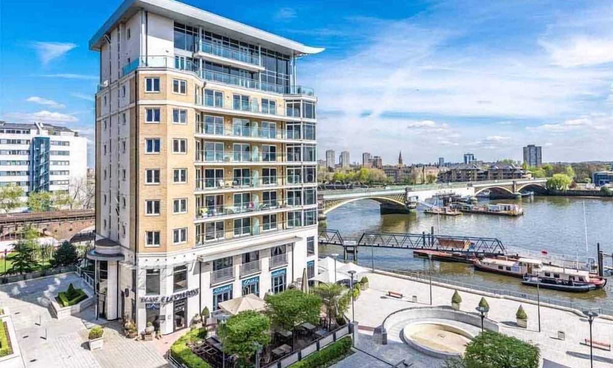 Sands End Apartment | Chelsea Pad by condokeeper