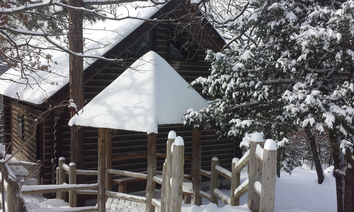 Eureka Springs Cabin | Cherokee mountain log cabin resort