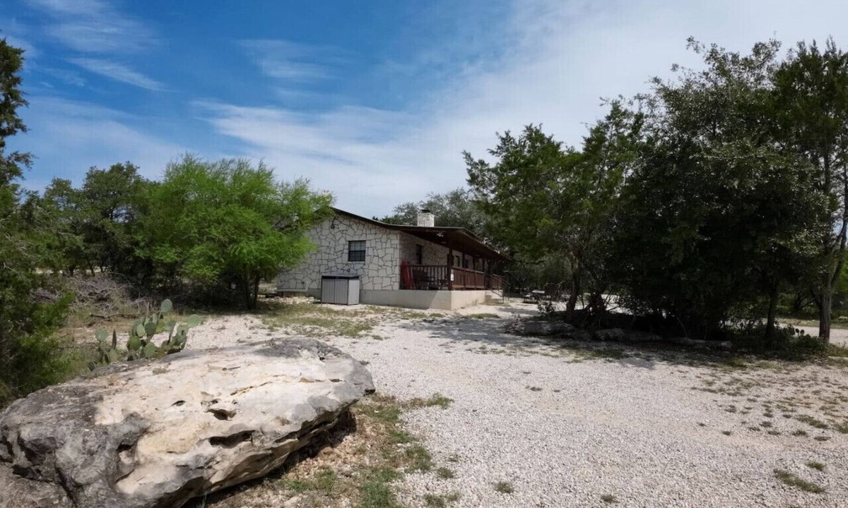 Concan Cabin | Cherokee Oaks - Frio River Haven