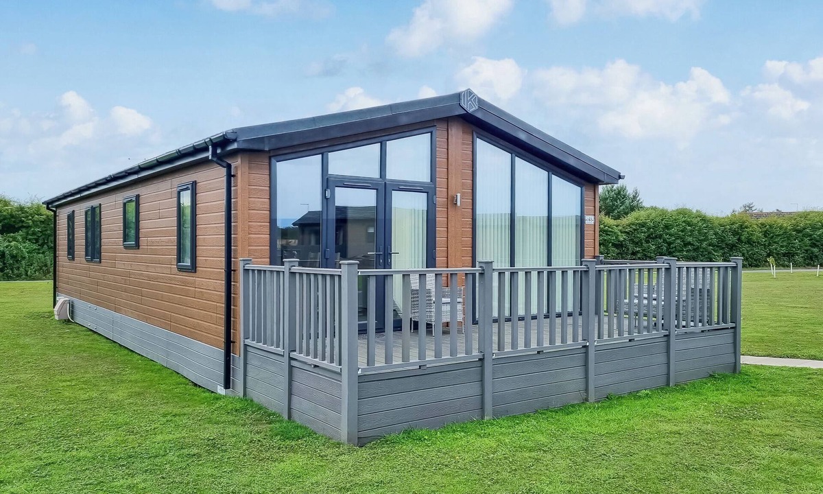 Fitling Cottage | Cherry Blossom 48 - UK50712