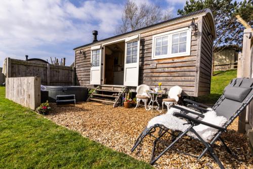 Staple Hill Apartment | Cherry Blossom Hut