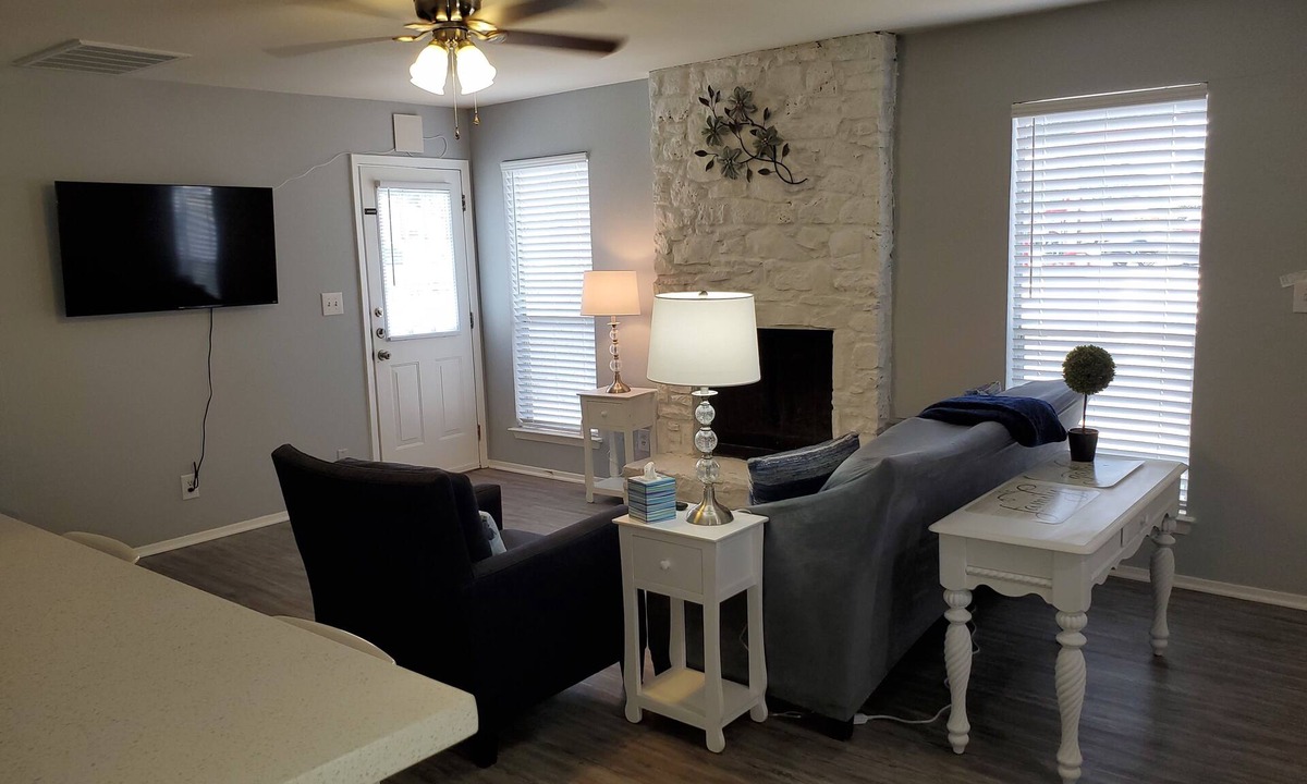Austin House | Cherry Creek Home with 2 BR 1.5 BA Free Private Parking Pet Stays for Free !