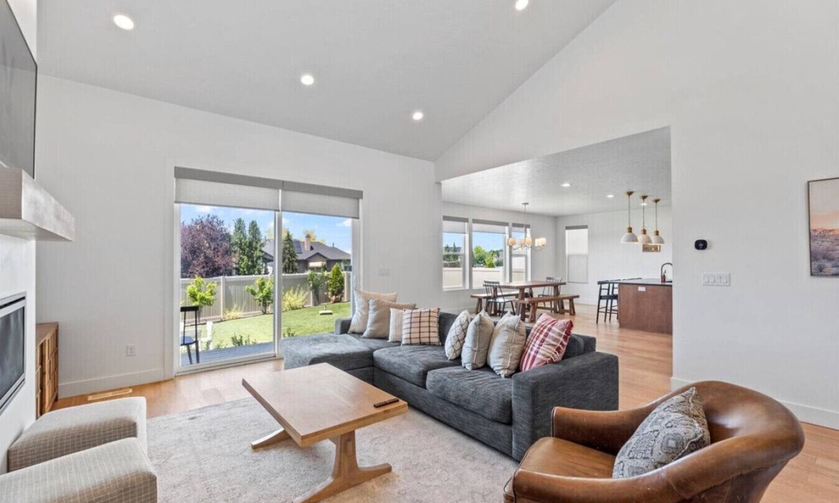 Kaysville House | Cherry Hill | King Beds + Game Room + Near Lagoon