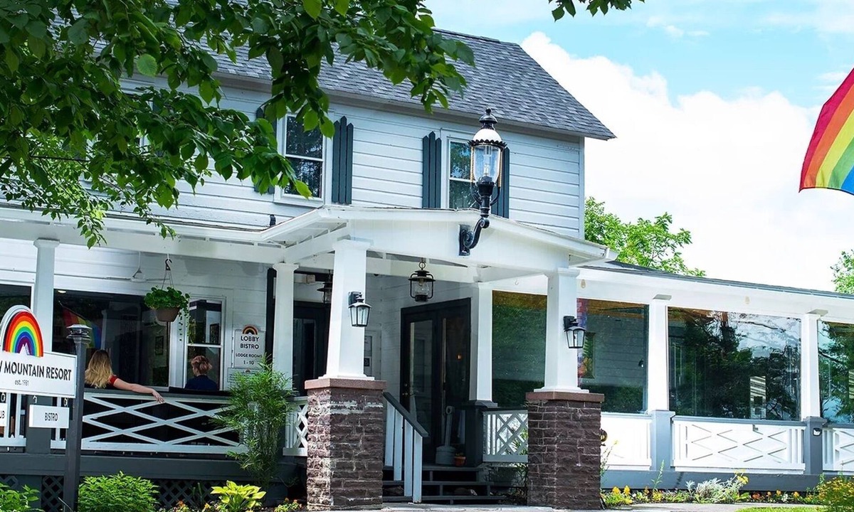 East Stroudsburg Resort | Cherry House Private Bath Queen Bed