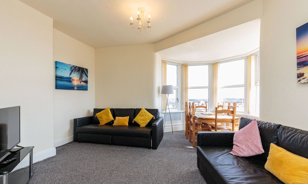 South Shore Apartment | Cherry Property - Mango Suite