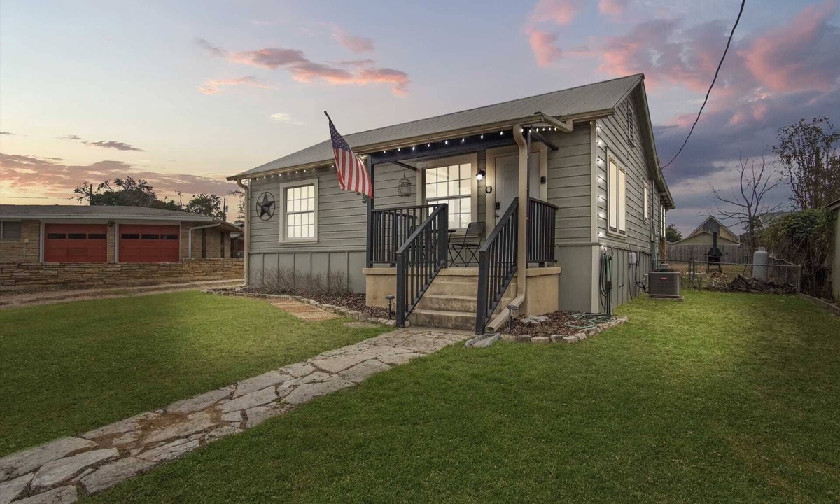 Bandera Cabin | Cherry Street Star in Bandera Texas