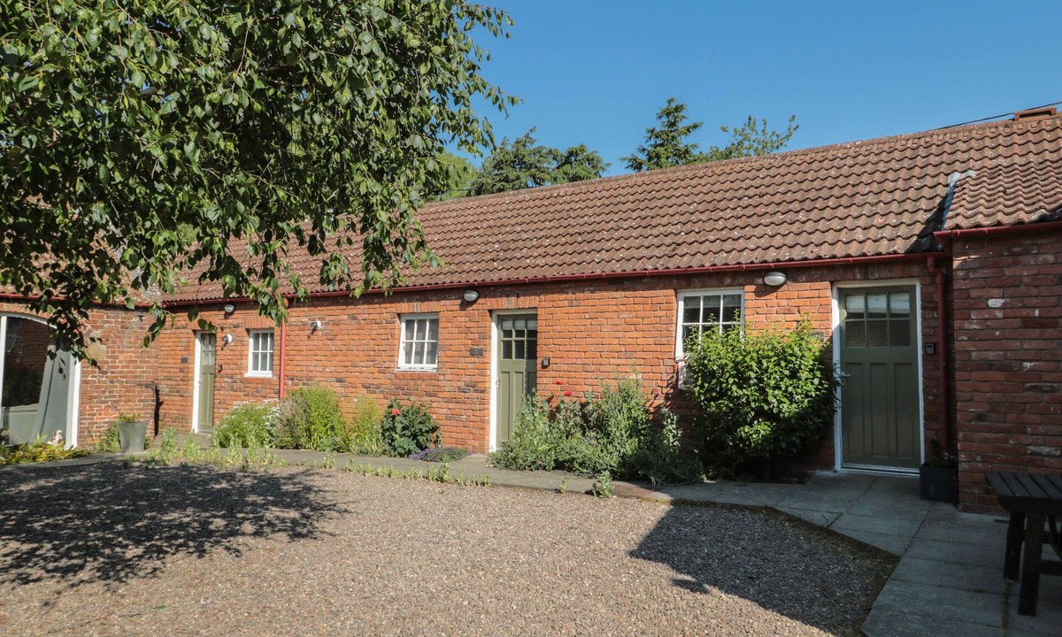 Ford Cottage | CHERRY STUDIO, pet friendly, with a garden in Cornhill-On-Tweed