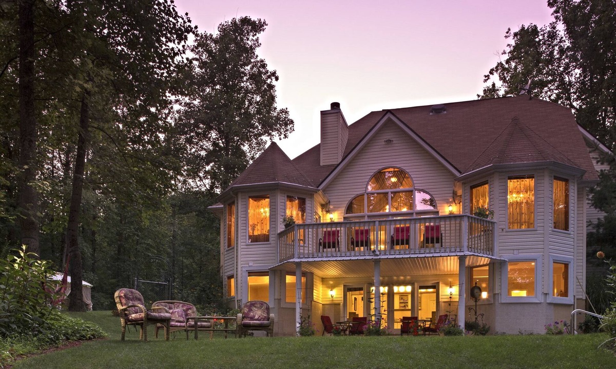 Stroudsburg Bed & Breakfast | Cherry Valley Manor Luxury Bed and Breakfast