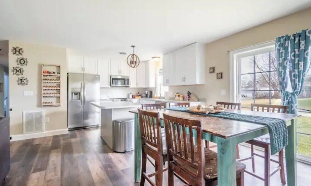 Annville Cottage | CherryCottage. Mins to Hershey Park~Pet Friendly, Fire pit & Grill