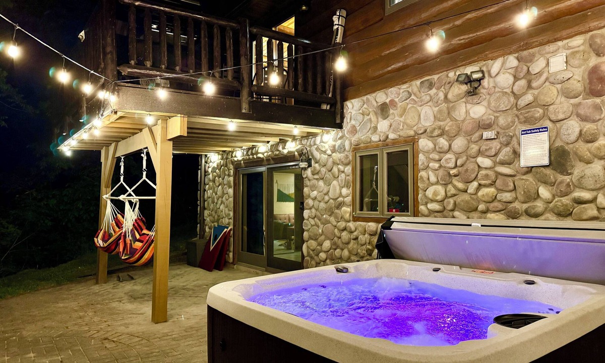 Cherry Valley Cabin | CherryValley Cabin+Hot Tub+Sauna+Scenic Riverfront