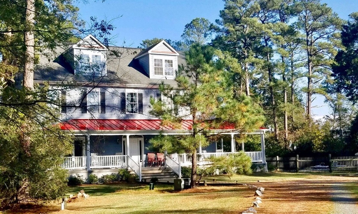 Woolford House | Chesapeake Waterfront- 7bd/5ba, Beach, Pool, Dock Pet permitted