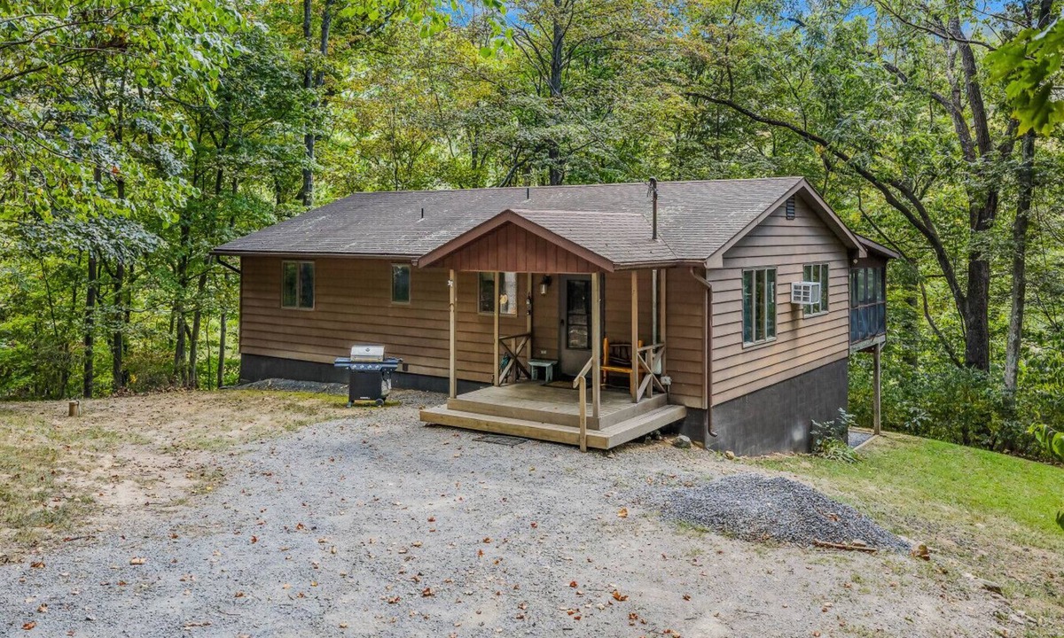 Great Cacapon House | Chesnutt Cabin - riverfront, fire pit, fireplace, game room, king bed